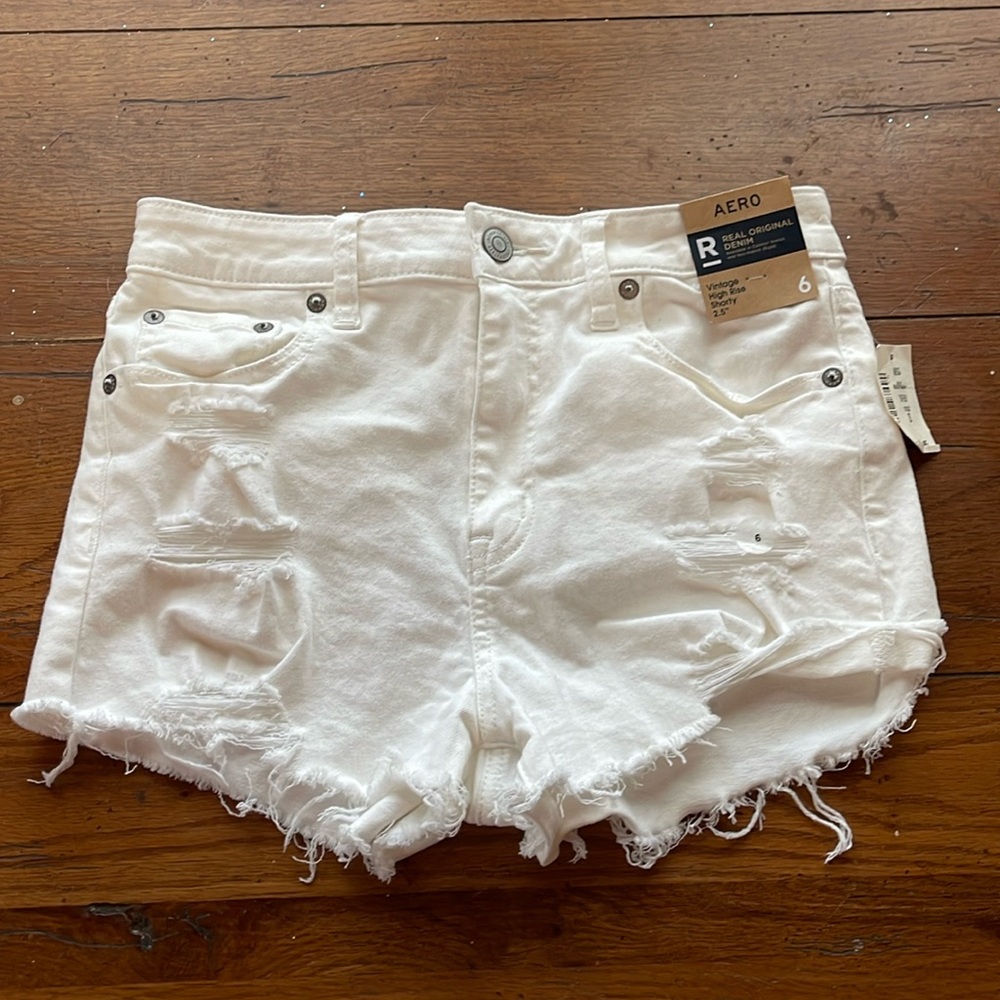 Aeropostale NWT's White Distressed High Rise Shorty Shorts Size 6